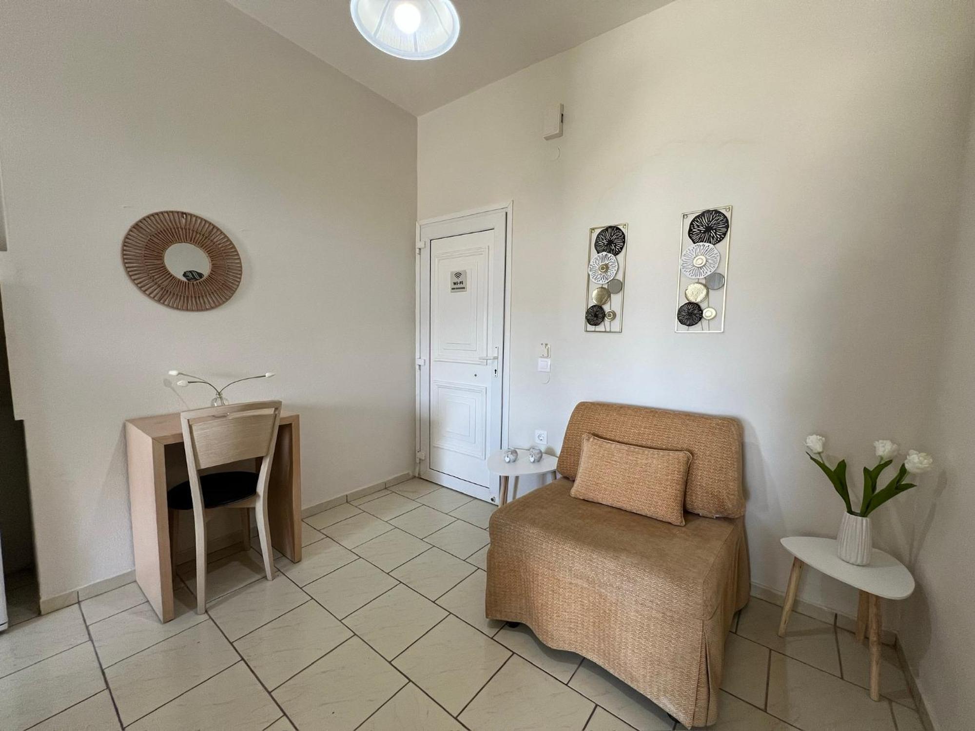 מאליה Sea View Apts & Suites By Pachiplex מראה חיצוני תמונה