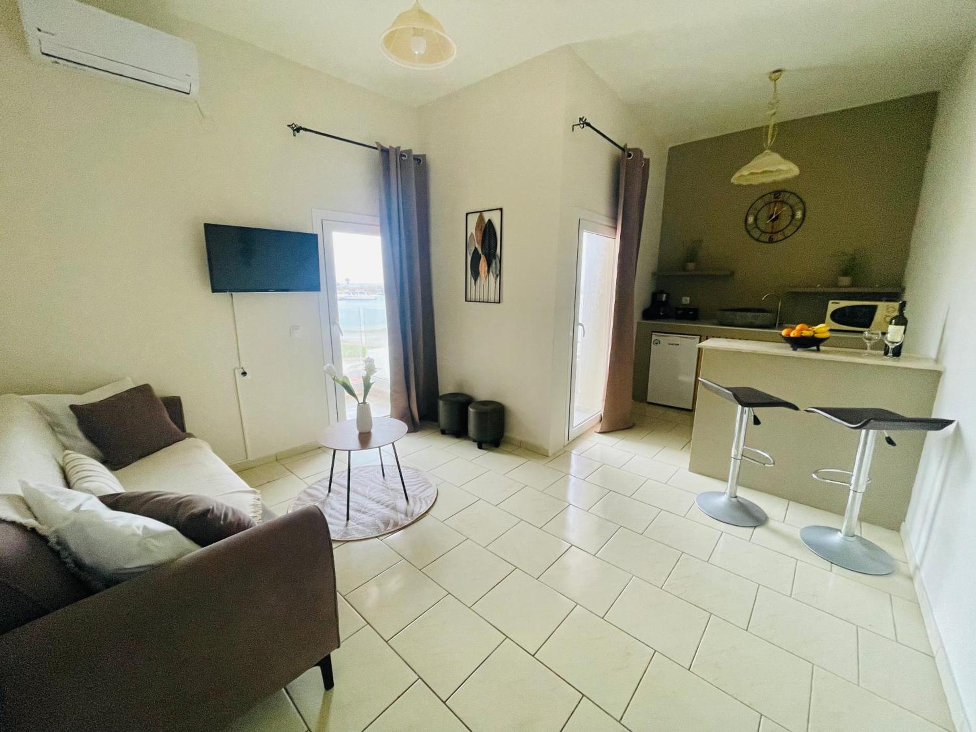 מאליה Sea View Apts & Suites By Pachiplex מראה חיצוני תמונה